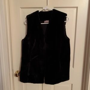 Chico’s Faux fur vest NWT